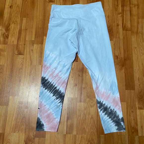 Pink Victoria’s Secret Xlarge Leggings NWT $45 - Picture 2 of 3